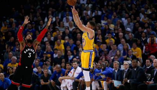 向球迷致意 向球迷致意