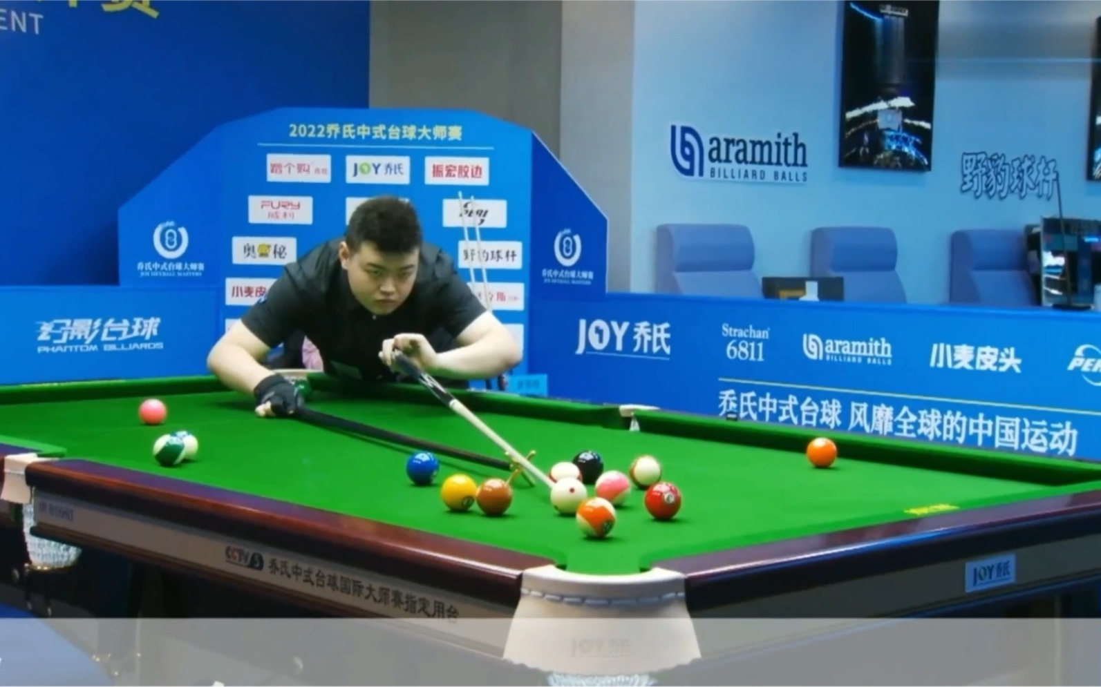 变得愈发紧 变得愈发紧