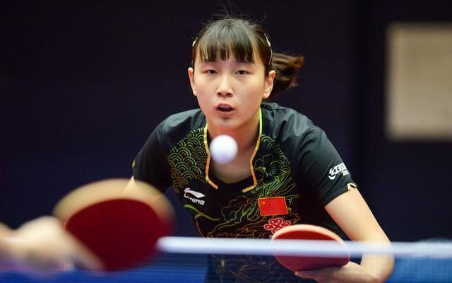 带球进场！弗林蓬高速突入禁区横传，赖因德斯不停球一脚抽射破门.