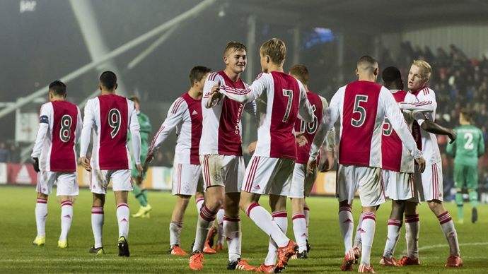 马里宁卫冕花滑世锦赛男单冠军,戴大卫排名第18.